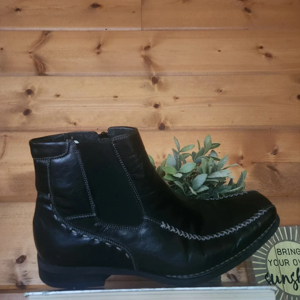 Steve Madden Loadyr Stretch Boot Black Leather Whipstich Square Toe Vintage 9.5